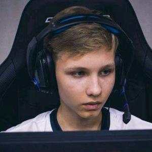 她格外注重 她格外注重