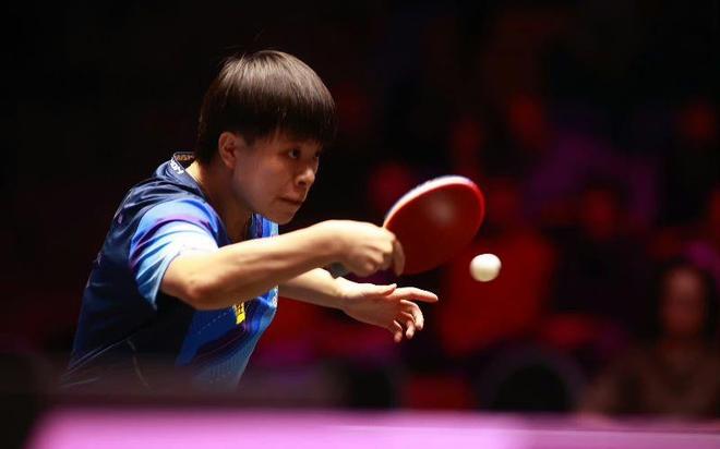 赛场背后的 赛场背后的